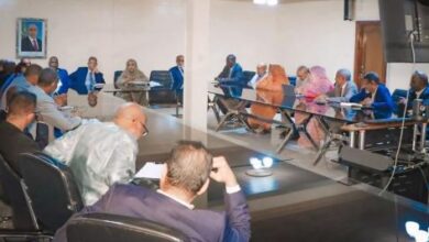 صورة وزيرة التربية تستعرض مع طاقمها نتائج اجتماع اللجنة الوزارية المكلّفة بتحضير افتتاح العام الدراسي