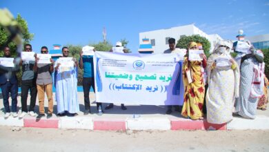 صورة متعاونو صندوق التأمين الصحي يحتجون للمطالبة بالاكتتاب