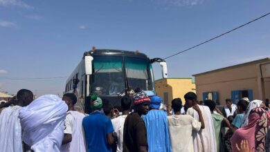 صورة سكان اعوينات ازبل يقطعون طريق الأمل احتجاجًا على انقطاعات الكهرباء