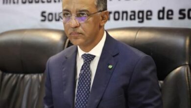 صورة وزير الصحة يدعو التجار إلى الانسحاب من مجال الصيدلة