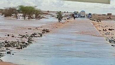 صورة الأمطار تقطع طريق نواكشوط أكجوجت عند الكلم 55 من أكجوجت