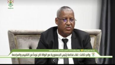 صورة والي تكانت في لقاء إذاعي: ماضون في تطبيق توجيهات رئيس الجمهورية لمحاربة سلبيات القبلية