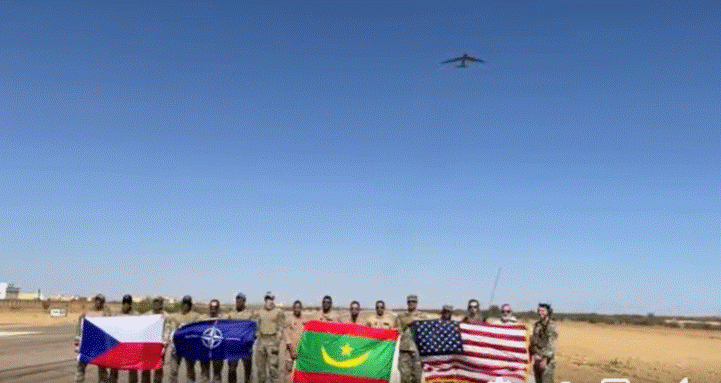 صورة قاذفة B-52 الأمريكية تشارك في تمرين مشترك مع سلاح الجو الموريتاني