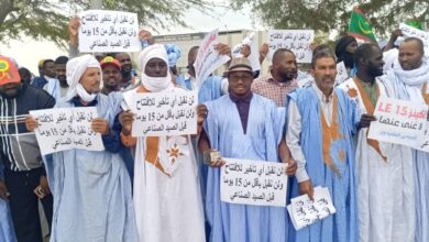 صورة صيادو نواذيبو يتظاهرون رفضا لقرار تمديد التوقيف البيولوجي