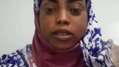 صورة توقيف ناشطة بحركة “إيرا” بعد دعوة الشعب للنزول للشارع