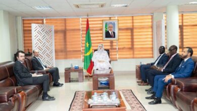 صورة وزيرة التجارة تستقبل السفير الإسباني