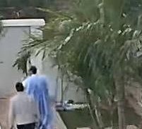 صورة عناصر أمنية تقتاد ولد غده من منزله لإيداعه السجن