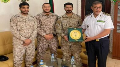صورة وفد عسكري سعودي يؤدى زيارة للبحرية الوطنية