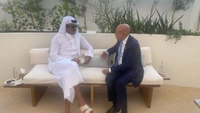 صورة غزواني يؤكد لأمير قطر حرصه على تطوير علاقات البلدين
