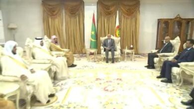 صورة غزواني يلتقي إمام المسجد النبوي الشريف بالقصر الرئاسي