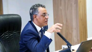 صورة وزير الصحة يرأس اجتماعا لتطوير آليات العمل وتحسين الأداء