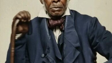 صورة العلامة السنغالي عُمَر بن سعيد  الذي تمَّ اختطافُه وبيعه في أسواق العبيد بأمريكا