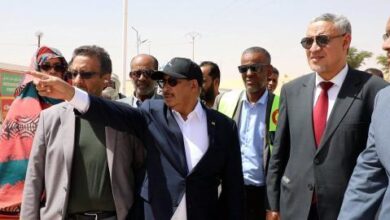 صورة وزير التجهيز يتفقد مشاريع طرقية ضمن البرنامج الاستعجالي لتنمية نواكشوط