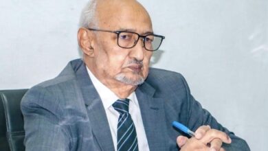 صورة مجلس الفتوى: لكل أهل بلد رؤيتهم ويخاطبون بهلال قطرهم