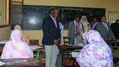 صورة وفد من وزارة التربية يتفقد مراكز أولمبياد العلوم في نواكشوط