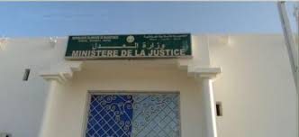 صورة المئات من مقدمي الخدمة في وزارة العدل يشكون تأخر رواتبهم 6أشهر