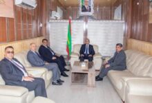 صورة وزير الداخلية يجري مباحثات مع سفير دولة فلسطين