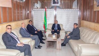 صورة وزير الداخلية يجري مباحثات مع سفير دولة فلسطين