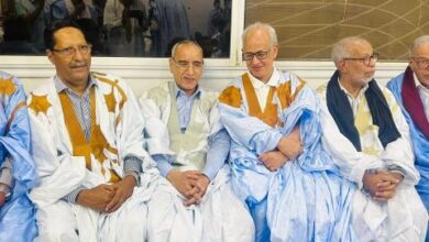 صورة وزير الداخلية في منزل أهل حرمة لتقديم واجب العزاء