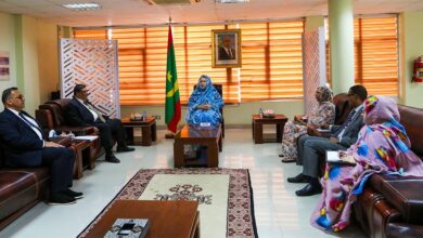 صورة وزيرة التجارة والسياحة تستقبل السفير الفلسطيني