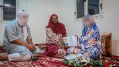 صورة التآزر تقدم دعمًا لأسرة متعففة رزقت بثلاثة توائم