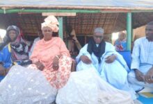 صورة قطاع العمل الاجتماعي يقدم دعما ماليا لسيدة رزقت بثلاثة توائم في كيدي ماغا