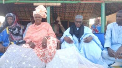 صورة قطاع العمل الاجتماعي يقدم دعما ماليا لسيدة رزقت بثلاثة توائم في كيدي ماغا