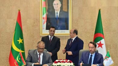 صورة توقيع اتفاقية تعاون استراتيجية بين الجزائر و موريتانيا