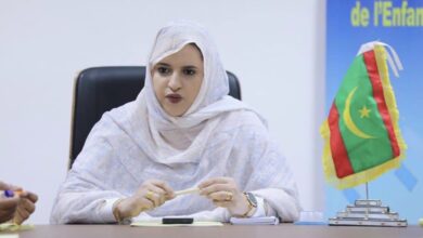 صورة وزيرة العمل الاجتماعي تتوجه إلى غامبيا