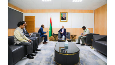 صورة وزير الدفاع يستقبل السفير الهندي