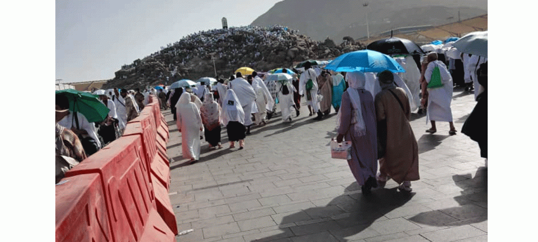 صورة حجاجنا الميامين يصلون إلى مشعر عرفات لأداء ركن الحج الأعظم