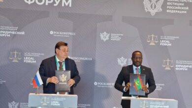 صورة وزير العدل يوقع اتفاقية تعاون مع نظيره الروسي في المجالين القانوني والقضائي