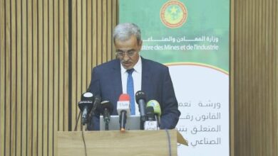 صورة وزير المعادن والصناعة يطلق حملة تحسيسية بالقانون الجديد المنظم للنشاط الصناعي
