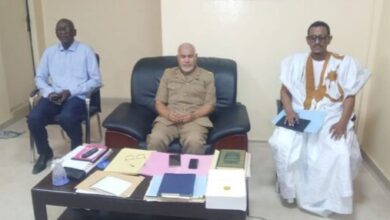صورة والي آدرار يجتمع ببعثة من وزارة البيئة