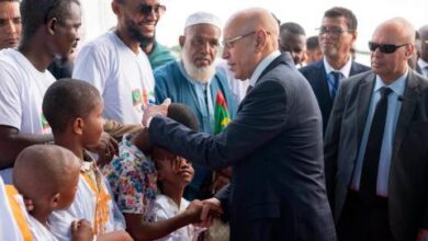 صورة الجالية الموريتانية في سيراليون تستقبل رئيس الجمهورية
