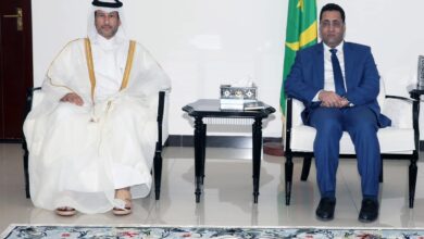 صورة الوزير الأول يجري مباحثات مع السفير القطري