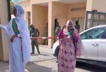 صورة منع برلمانيتين من دخول مبنى الجمعية الوطنية