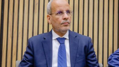 صورة ولد أييه يغادر إلى داكار للمشاركة في مؤتمر إفريقي حول الاقتصاد الاجتماعي والتضامني