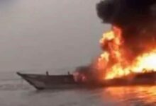 صورة وفاة قبطان غرقا بعد اشتعال زورقه بشاطئ ميناء خليج الراحة
