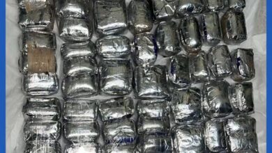 صورة ضبط كمية من “الحجر الأسود”وتوقيف شخصين عند مركز العبور الكلم 55