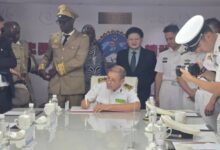 صورة سفينة عسكرية صينية تصل ميناء نواكشوط لتقديم خدمات طبية مجانية للموريتانيين