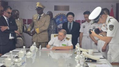 صورة سفينة عسكرية صينية تصل ميناء نواكشوط لتقديم خدمات طبية مجانية للموريتانيين