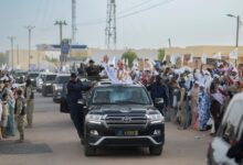 صورة استقبال شعبي حاشد لرئيس الجمهورية في مدينة أطار