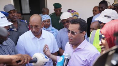 صورة ولد اجاي يدعو لتجاوز العقبات وتسريع تشغيل توسعة مركز الاستطباب الوطني