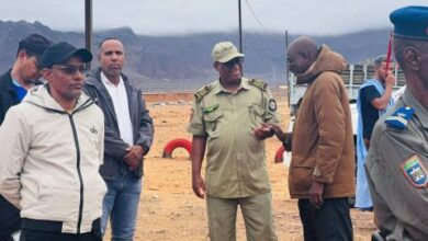 صورة ازويرات : المنقبون يطلقون مبادرة لشفط المياه وردم الحفر والمستنقعات